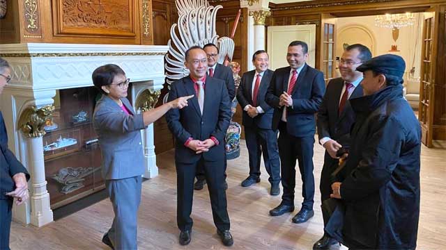 Agar Lancar dan Mudah, Menlu Lantik 128 Pejabat Pencatatan Sipil Luar Negeri 1 Menlu-Lantik-128-Pejabat-Pencatatan-Sipil-Luar-Negeri