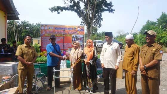 Nagari Koto Baru Salurkan Bansos kepada KWT dan Masyarakat 1 bantuan sosial