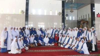 Nofriyanti Kukuhkan 22 Pengurus BKMT Kecamatan Pasaman, Ini Harapan Ny. Titi