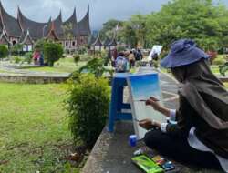 Pelukis Profesional dan Peserta Lomba Melukis Padang Panjang Art Fest 2022 Mulai Warnai Kanvasnya