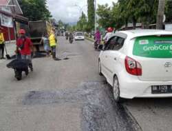Penambalan Jalan Di Kota Padang