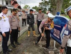 Polres Solok Pasang Replika Mobil Lantas di Titik Rawan Kecelakaan