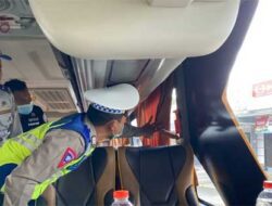 Sat Lantas bersama Disperkimhub Kebumen Ram Cek Kendaraan Umum