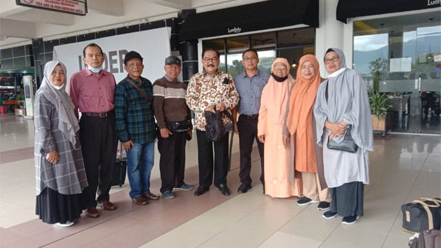 Shadiq Pasadigoe bersama masyarakat