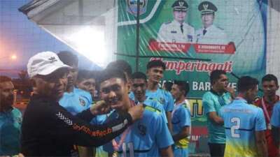 Tim Bola Voli Putra Nagari Ujung Gading Juarai Bupati Pasbar Cup