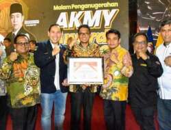 Wako Padang Terima Anugerah Adhitya Karya Mahatva Yodha dari PNKT