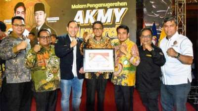 Wako Padang Terima Anugerah Adhitya Karya Mahatva Yodha Dari Pnkt