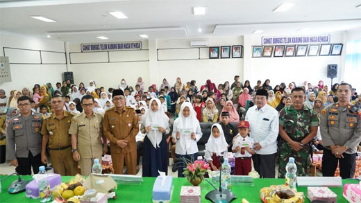 Wako Padang Serahkan Beasiswa Baznas bagi Siswa SD dan SMP di 4 Kecamatan
