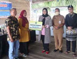 Warga Bintan Dapat Bantuan Peralatan UEP Berupa Gerobak Dagang