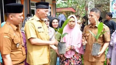 Warga Kampuang Tangah Terima Bantuan Pemprov Sumbar