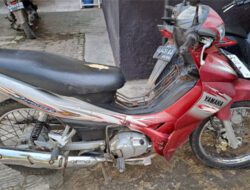 Tertangkap Basah, Dua Tersangka Pencuri Sepeda Motor Jadi Bulan-Bulanan Warga