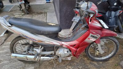 Tertangkap Basah, Dua Tersangka Pencuri Sepeda Motor Jadi Bulan-Bulanan Warga