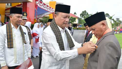 38 ASN Kankemenag Agam Dapat Satyalancana Karya Satya 1 Satyalancana Karya Satya