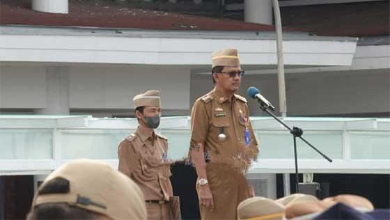 Apel Perdana 2023, Begini Pesan Bupati Pesisir Barat 1 Agus Istiqlal bertindak sebagai Inspektur upacara