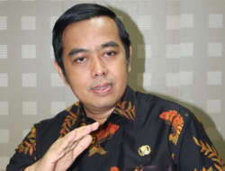 Dekan Fakultas Syariah Dan Hukum Uin Jakarta, Ahmad Tholabi Kharlie