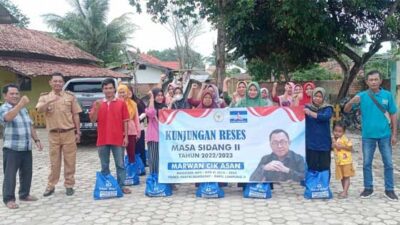 Anggota DPR Marwan Cik Asan Bagi-bagi Sembako di Mesuji, Lampung Tengah dan Way Kanan
