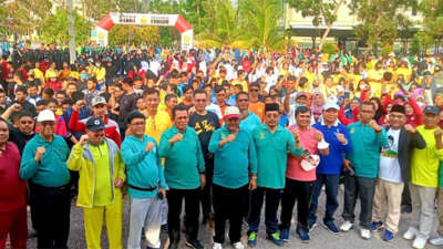 Gubernur Kepri Membaur Bersama Masyarakat Karimun di Acara Jalan Sehat Kerukunan