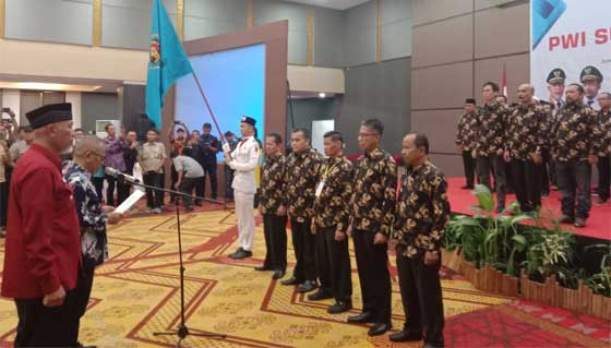 Atal S Depari Lantik Basril Basyar sebagai Ketua PWI Sumbar