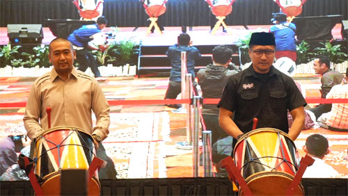 Wakil Gubernur Sumbar, Audy Joinaldy dan Founder Hijrahfest Arie Untung, buka Hijrahfest Padang
