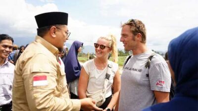 Bule Hadiri Alek Pacu Jawi di Sawah Subarang Koto Hiliang Sungai Tarab
