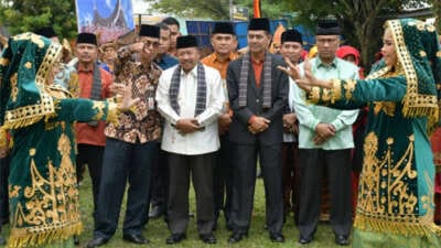 Bupati Agam Hadiri Pelantikan Pengurus IKEDA di Duri