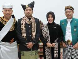 Bupati Pasaman Barat, Hamsuardi dan Wakil Bupati Risnawanto apit Wakil Gubernur Sumbar, Audy Joinaldy dan Anggota DPR RI, Rezka Oktoberia