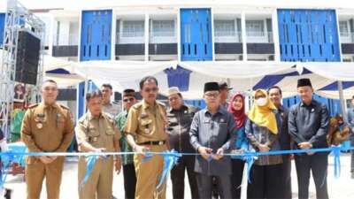 Bupati Pesisir Barat Resmikan Gedung SMPN 1 Krui