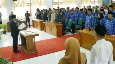 Bupati Tanah Datar Lantik 65 Pejabat untuk SOTK Baru