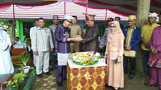 Raden Adipati Surya Dapat Tumpeng HAB Kemenag