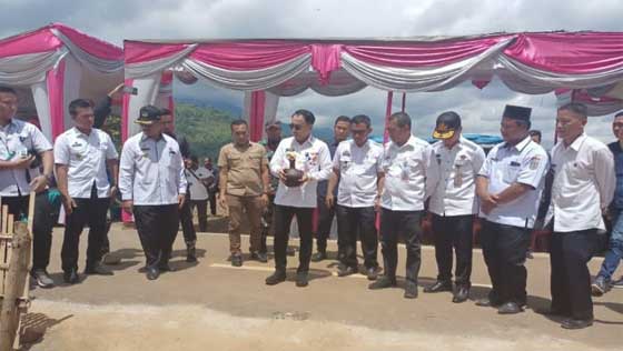 Objek Wisata Lawang Agung di Juku Batu