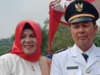 Camat Padang Laweh, Berlian Oemar bersama istri