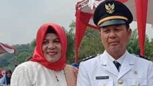 Camat Padang Laweh, Berlian Oemar bersama istri