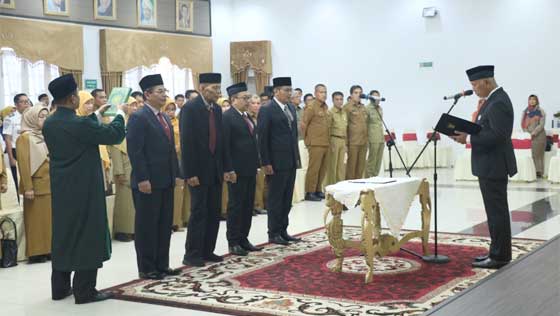 Mahyeldi Lantik 4 Pejabat Pimpinan Tinggi Pratama