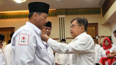 Jusuf Kalla Lantik Ketua Dewan Kehormatan Dan Pengurus Pmi Kepri
