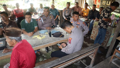 Suasana acara Jumat curhat Kapolres Kota Pariaman bersama masyarakat Bungo Tanjung