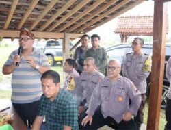 Kapolres Purworejo Diskusi Jumat Curhat Di Desa Semawung
