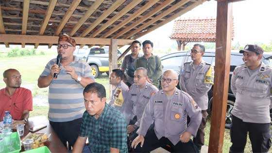 Kapolres Purworejo Diskusi Jumat Curhat di Desa Semawung