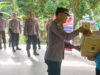 Kapolres Purworejo bagikan bingkisan paket sembako