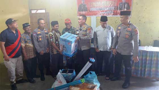 AKBP Muhammad Ikhwan Lazuardi serahkan bantuan