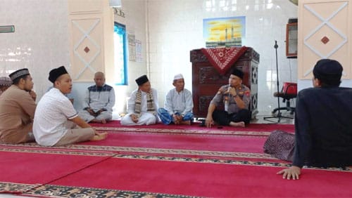 Kapolsek Koto VII Jumat Curhat ke Masjid Babul Khairat Pengurus beserta jamaah Masjid Babul Khairat, Jorong Pasar Tanjung Ampalu