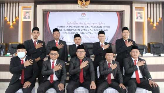 Ketua KPU Way Kanan Lantik 75 Anggota PPK