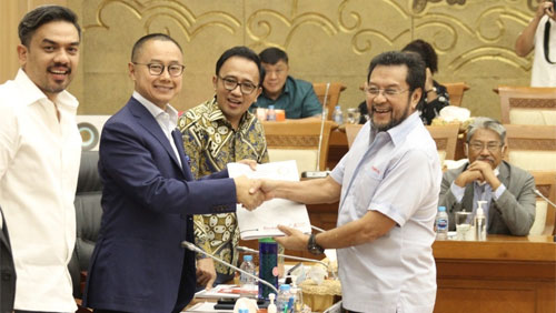 Komite II DPD RI Bahas RUU EBET Secara Tripartit 1 Komite II DPD RI, Yorrys Raweyai rapat kerja bersama DPR RI dan Pemerintah membahas RUU Tentang Energi Baru dan Energi Terbarukan (EBET)