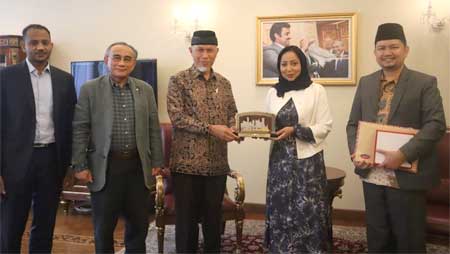 Gubernur Sumbar, Mahyeldi saat bertemu Dubes Qatar