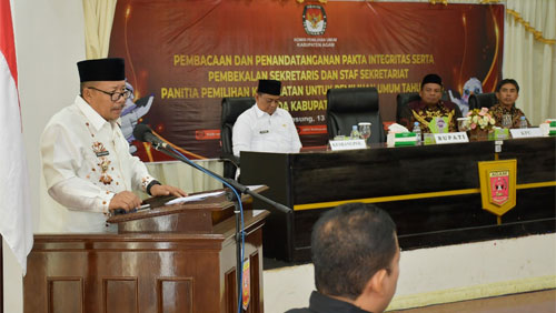 PPK se-Kabupaten Agam Tandatangani Pakta Integritas Pemilu 2024 1 penandatanganan Pakta Integritas Pemilu 2024