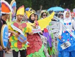 Ribuan Warga Antusias Saksikan Pawai Budaya HUT Dharmasraya ke-19