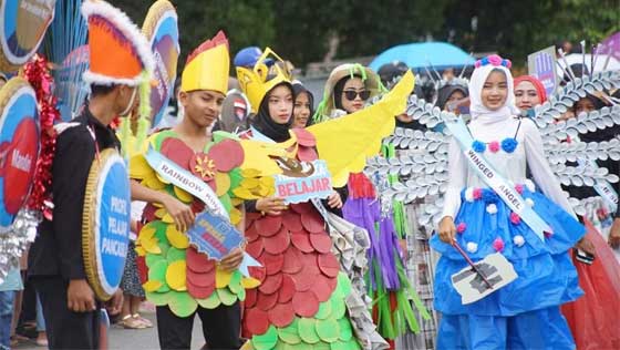 Ribuan Warga Antusias Saksikan Pawai Budaya HUT Dharmasraya ke-19 1 Pawai Budaya HUT Dharmasraya ke-19