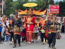 Waka Polres Hadiri Pawai Dan Carnaval Ultah Dharmasraya Ke-19