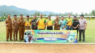 Pemkab Gelar Turnamen Sepakbola U-40 Piala Bupati Sijunjung