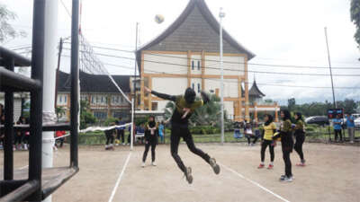 Pemkab Pasbar Adakan Turnamen Bola Voli Putri Se-Sumatera Barat