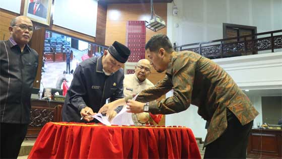 Pemprov dan DPRD Sumbar Sepakati Ranperda Infrastruktur Berkelanjutan 1 Pemprov dan DPRD Sumbar Sepakati Ranperda Infrastruktur Berkelanjutan